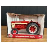 1/16 IH 560 NIB Ertl