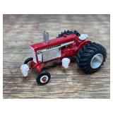 1/64 Farmall 560 Puller Custom