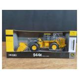 1/50 John Deere 944K Wheel Loader Prestige NIB Ertl