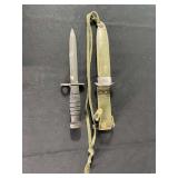 US Camillus M4 Bayonet w/M8A1 Scabbard