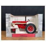 1/8 Farmall 560 NIB SM