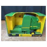 1/16 John Deere 567 Round Baler NIB Ertl