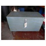 Wood handmade trunk-painted green w/lid