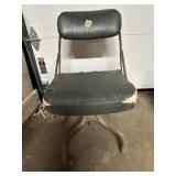 Swivel caster chair (small)