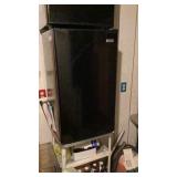 Igloo Dorm Refrigerator 18 1/2ï¿½ W x 17ï¿½ D x 32ï¿½ T