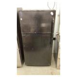 GE Refrigerator 33" W x 32" D x 67" T