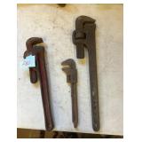 Pipe wrenches