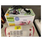 CRICUT MACHINE W/ BOX & ACCESSORIES