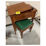 SINGER SEWING MACHINE IN WOODEN STORAGE TABLE,