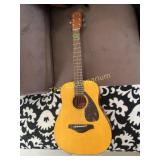 Yamaha Acoustic Guitar w soft case