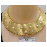 (37) VINTAGE COLLAR NECKLACE - GOLD TONE WITH PEAR