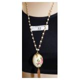 (32) VINTAGE TINY QUAIL EGG NECKLACE - GOLD TONE -