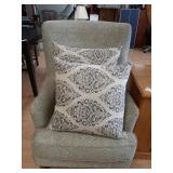 Printed accent chair w/ 2 throw pillows - like new