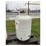 E1. 40 lb propane tank