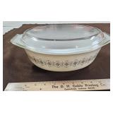 Pyrex 2.5 qt Empire Scroll covered casserole