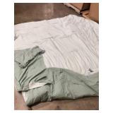 80 x 72 Inch Bedsure Green Comforter with 2 PCs