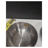 Set of 2 different mixing bowls for cooking, used but good condition
