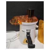 Oster compact juice extractor, FPSTJE3157 SERIES, used but looks in good condition, plugged in and it turns on