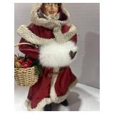 Clothtique by Possible Dreams Santa and Mrs clause figurines tallest 10 inches