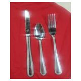 Hotel Quality Banquet Sliverware Set (4 Forks, 4 Spoons, 4 Knives, 4 Napkins)