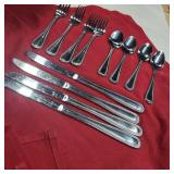 Hotel Quality Banquet Silverware Set with Linen Napkins (4 Forks, 4 Spoons, 4 Knives, 4 Linen Napkins)