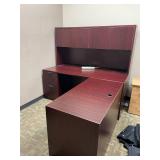 L-Shaped desk 29 x 84 x 71 in with hutch 36 x 71 x 15 in