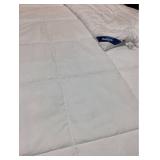 Bedsure Comforter Duvet Insert - Quilted Comforters King Size, All Season Duvet, Down Alternative Bedding Comforter with Corner Tabs(White,King 90"x102") (Retail $39.99)