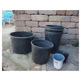 Assortment of plastic flower pots largest approx 16 inches in diameter