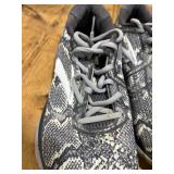 Womens Size 9.5 Brooks Adrenaline GTS 20 Snake Skin Print - Grey