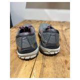 Womens Size 9.5 Grey/Pink Brooks Adrenaline 18