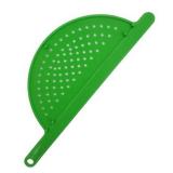 Handy Housewares Hand Held Plastic Pot Drainer, Pasta Noodle Veggie Strainer with Handle   Fits up to 9 Pot   Green