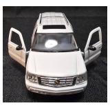 National Motor Museum Mint white die-cast model 2004 Cadillac escalade Esv