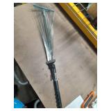 TABOR TOOLS Adjustable Metal Rake - Collapsible & Telescopic - Garden, Yard, & Lawn - Ideal for Leaves, Shrubs & Small Areas. J16A