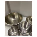 Stainless steel mixing bowls (5)