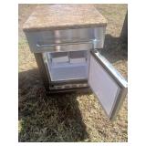 outdoor mini fridge with granite counter top