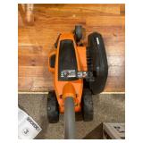 WORX WG896 12 Amp 7.5 Inch Electric Lawn Edger & Trencher, Orange and Black (Retail $129.99)