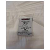 Kirkland Signature 680 Thread Count Sheet 6 Piece Sheet Set. 1 Flat Sheet, 1 Fitted Sheet and 4 Pillowcases