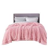 Bedsure Soft Pink King Size Blanket for Bed, Fluffy Fuzzy Large King Blanket for Winter, Cozy Plush Sherpa Fleece Faux Fur Blanket, Thick Warm Christmas Blanket Gifts for Women, Men, 108x90