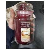 Yankee Candle Home Sweet Home Scented, Classic 22oz Large Jar Single Wick Candle, Over 110 Hours of Burn Time, Ideal for Fall, Outdoors, Home and Christmas Decorations