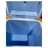 Igloo Powder Blue 11 Qt Tag-Along Too Strapped Picnic Style Cooler.