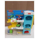 Fisher-Price Little People Toddler Toy Helpful Neighbors Garage Playset with Spiral Ramp & 2 Cars for Pretend Play Ages 18+ Months