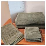 Laura Ashley bath towels, hand towels and 2 wash cloths