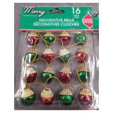 LOT OF SMALL CHRISTMAS ORNAMENTS