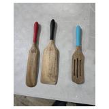 Retail - $29.92 Mad Hungry 4-Pc Acacia Spurtles w/ Silicone