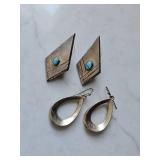 Lot of 2 Earrings