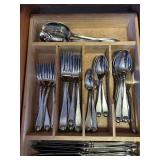 Oneida silverware set 18/10