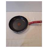 T-FAL ~ RED ~ 10" Dia. ~ Frying Pan w/Pouring Spouts ~Thermo-Spot Technology