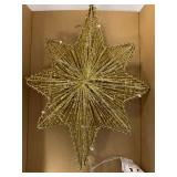 Lewondr Christmas Star Tree Topper with Lights,16.5 Inch Battery Powered Bethlehem Star Lighted Xmas Tree Topper with Springy Base,Plug in Christmas Tree Ornament for Indoor Holiday, Gold