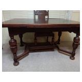 Bernhardt Furniture Co. Dining table w/5 padded chairs and 2 extra leaves