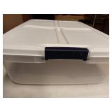 Project Source Medium 8.5-Gallons (34-Quart) Clear, White Tote with Latching Lid [Corner Broken]